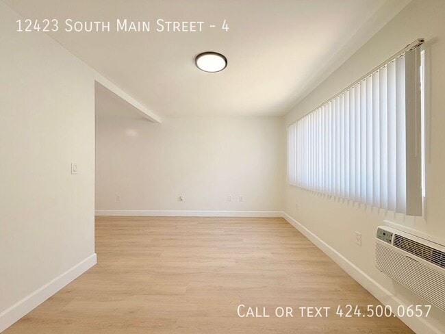 Building Photo - 12423 Main St Unit 4