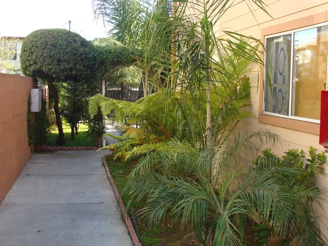 Photo - 14223 Calvert St Unit 4