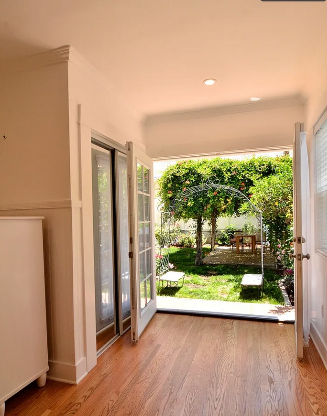 Photo - 1020 Havenhurst Dr Unit 1020