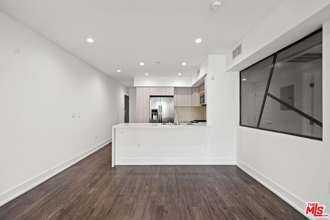 Photo - 409 Hayworth Ave Unit 201