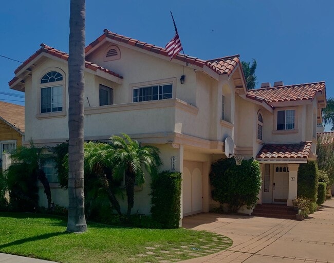 Building Photo - Spacious North Redondo Home with Beautiful Interior and Exterior Spaces