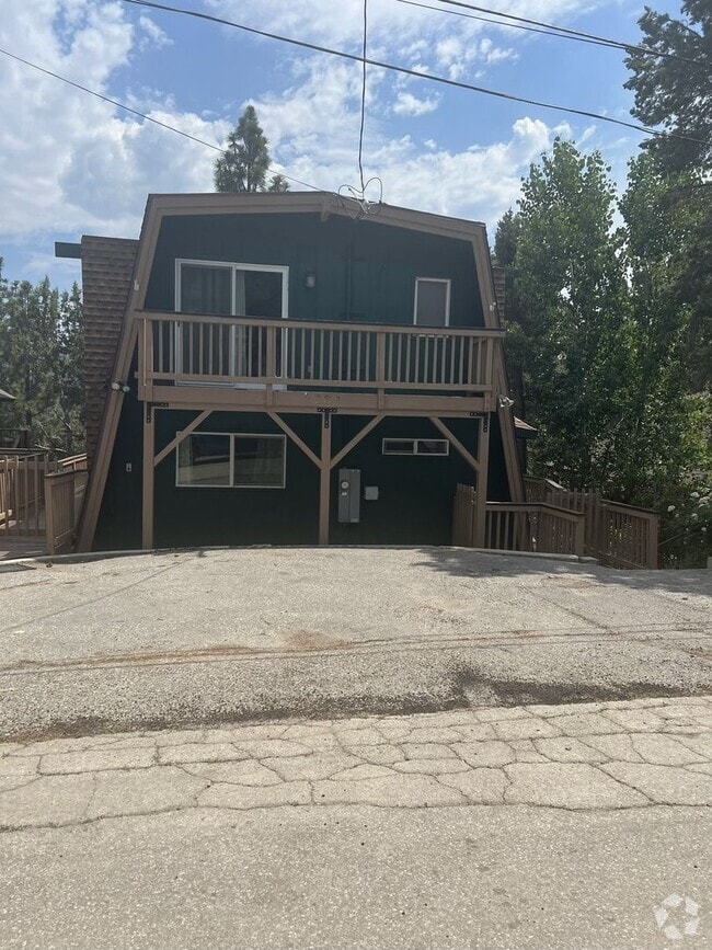 Building Photo - Quiet and Serene Rental