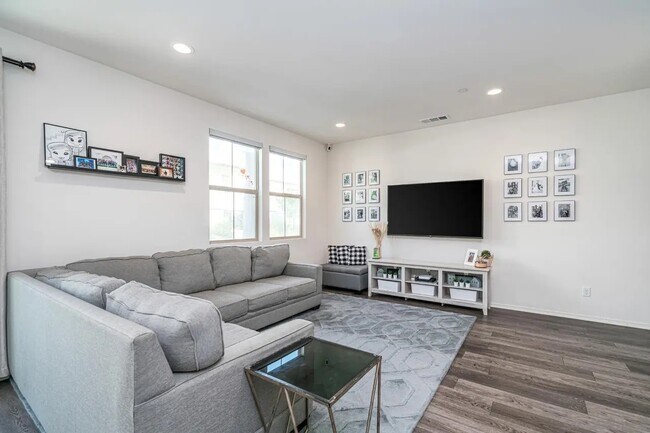 Photo - 1911 Paseo Mandarina