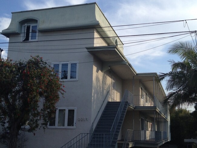 Quiet Building 4 Blocks from Ocean - 2219 4th St Unit 3