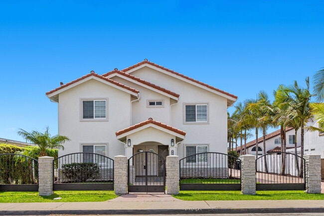 Photo - 1749 Dahlia Ave House