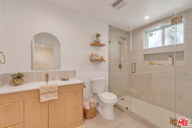 Photo - 6913 Encino Ave Unit 1/2 Upper
