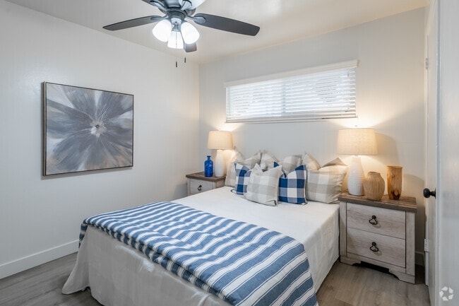 2BR, 1BA - 669SF - Bedroom 1 - 870-899 S Philadelphia St.