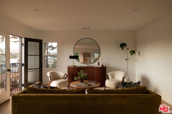 Building Photo - 1018 Manzanita St