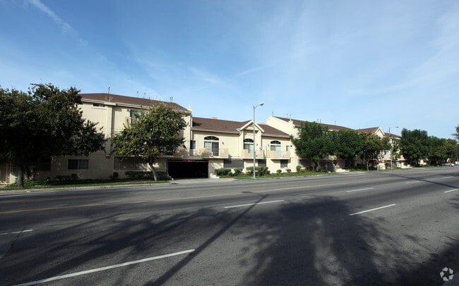 Sunset Gardens - Nova Townhomes