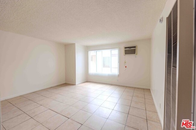 Building Photo - 947 Westmoreland Ave Unit 203