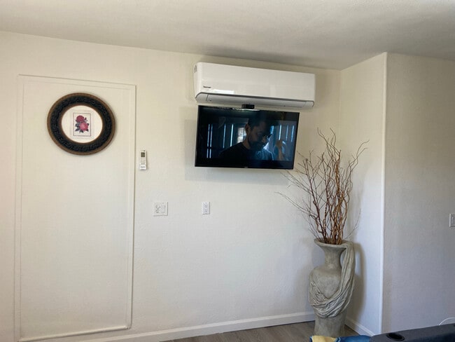 Building Photo - 13130 Ridgedale Dr