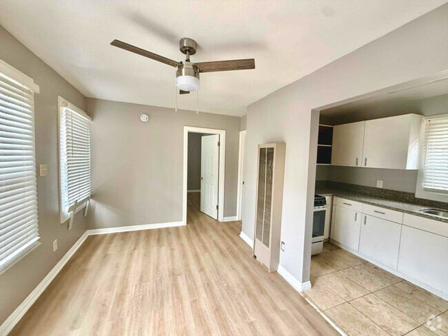Building Photo - 532 W 77th St Rental