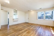 Photo - 5070 Glen St