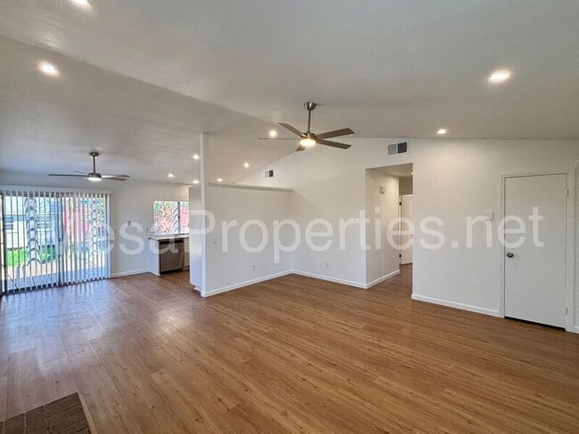Photo - 194 S Loretta St