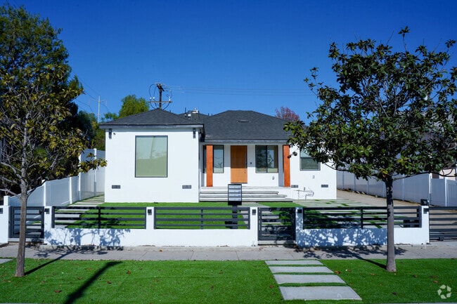 Building Photo - 629 W Hillsdale St Unit B Rental