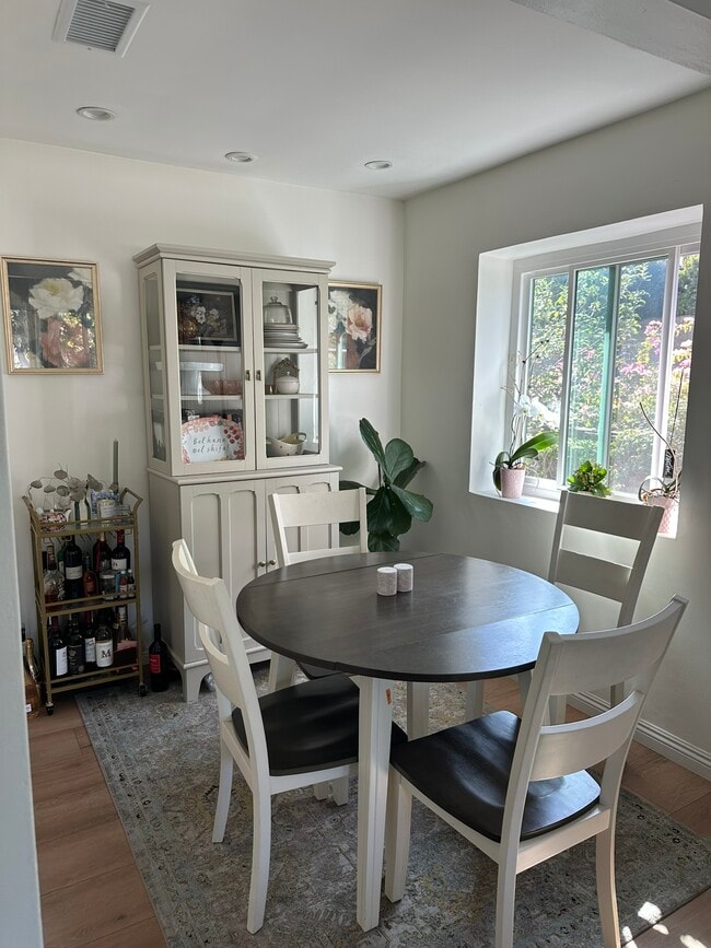Photo - 3279 Glendon Ave