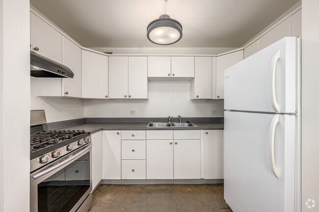 Studio - 1400SF - Kitchen - 805 E. 7th St.