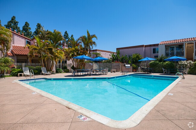 Swimming Pool - Hourglass Park Apartments