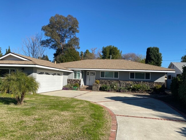Photo - 5900 Cahill Ave