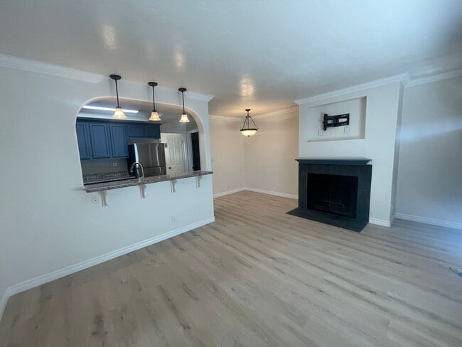 Building Photo - Charming Updated 1 bedroom, 1 bathroom con...