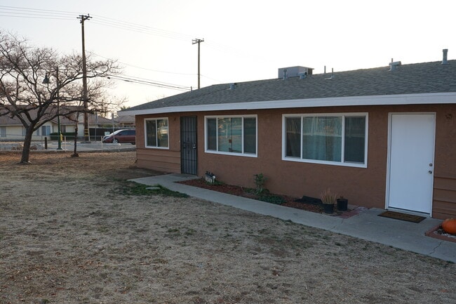 Building Photo - 12492 3rd St Unit Duplex