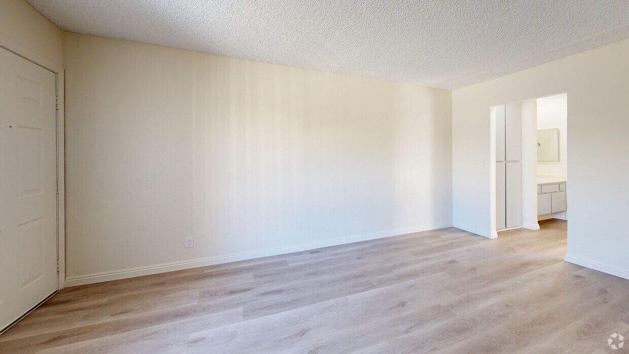 3D Tour - 6810 Foothill Blvd Tujunga