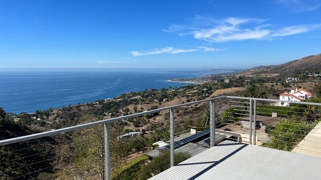 Photo - Modern Masterful Creation 4b 4b with most impressive views in Malibu