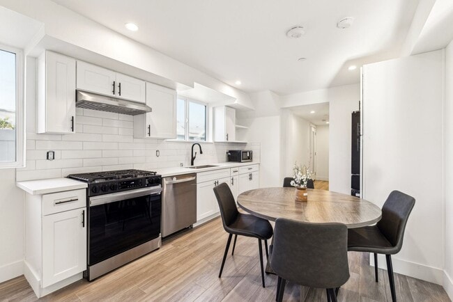 Building Photo - 1252 W 37th St