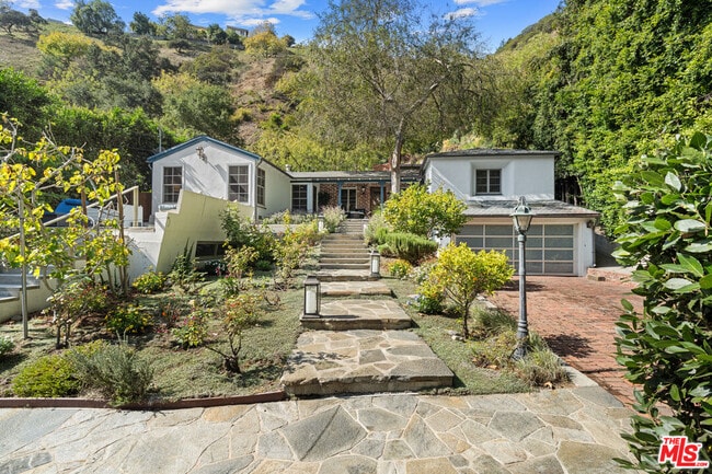 Photo - 1853 Nichols Canyon Rd
