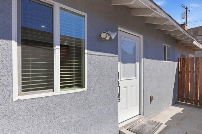 Photo - 10788 Mercer Ave