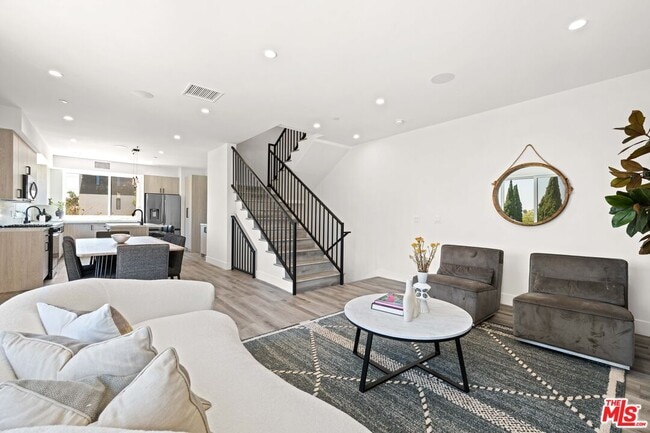 Photo - 1959 1/2 S Preuss Rd