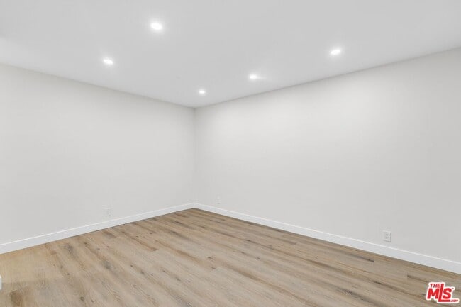 Photo - 1333 Barry Ave Unit 2