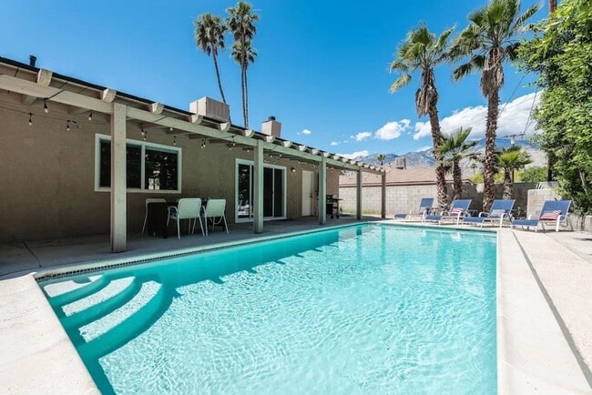 Building Photo - 3760 Cll San Antonio