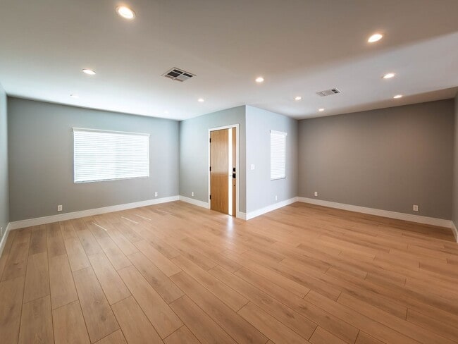 Photo - 6454 Gentry Ave