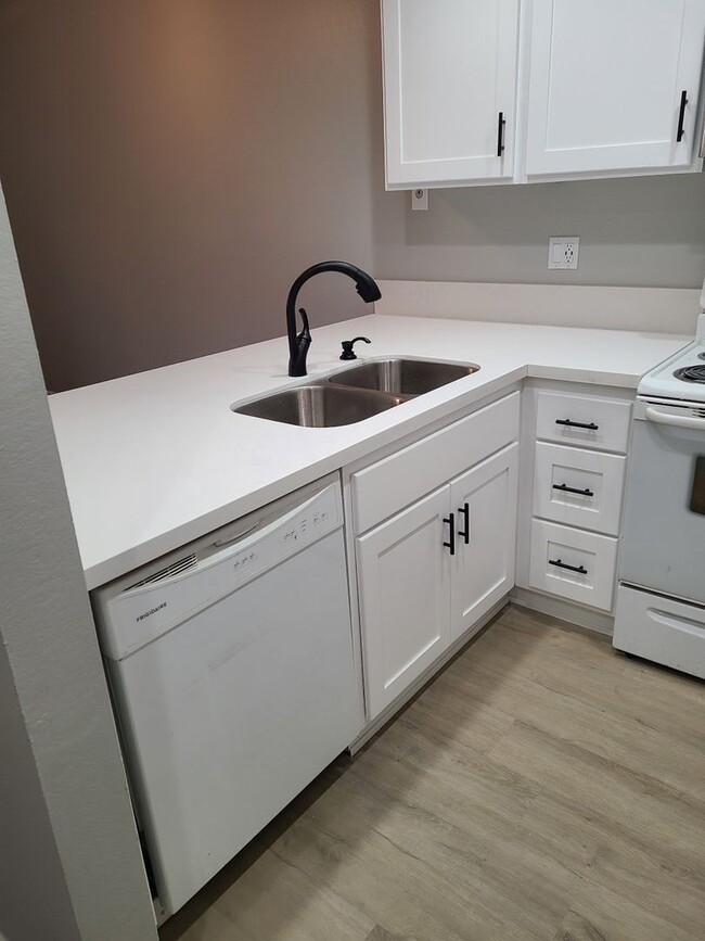 FASHION VALLEY HOME - FASHION VALLEY HOME Unit 7