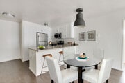 View Of Dining Area - 6th and Raymond Apartments