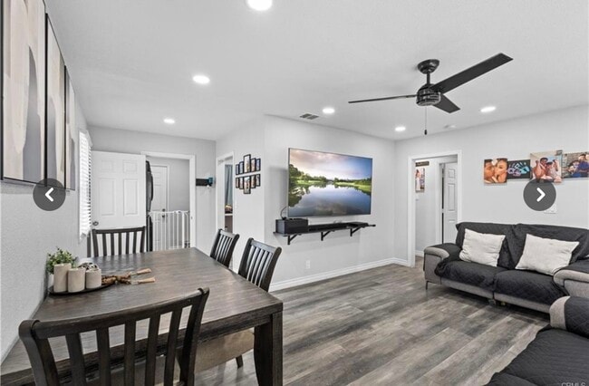 Photo - 855 W 29th St