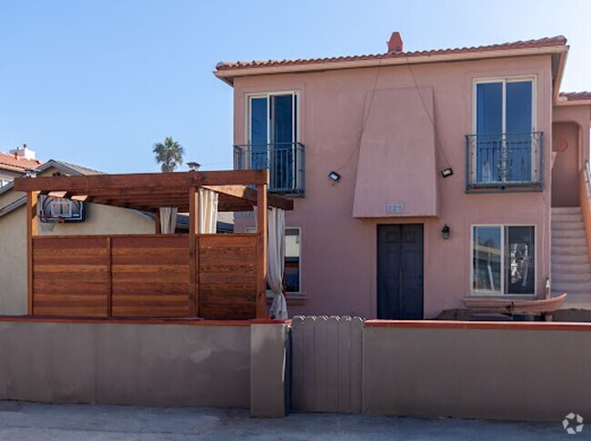 Building Photo - 725 Santa Barbara Pl Unit 725.5 Rental