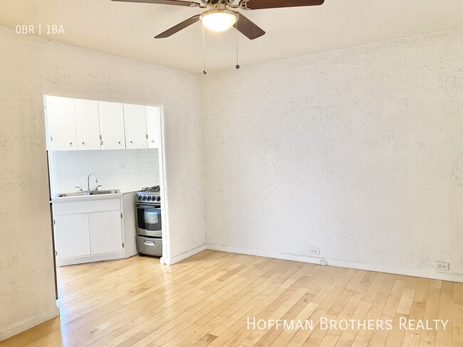 Building Photo - 473 S Roxbury Dr