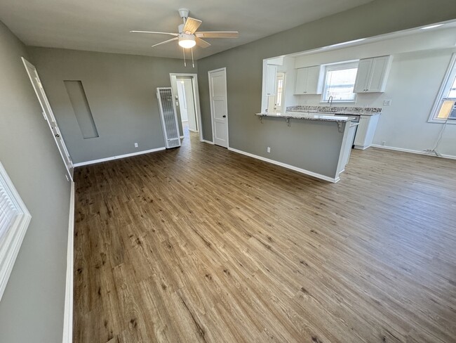 Photo - 2014 N Parish Pl House