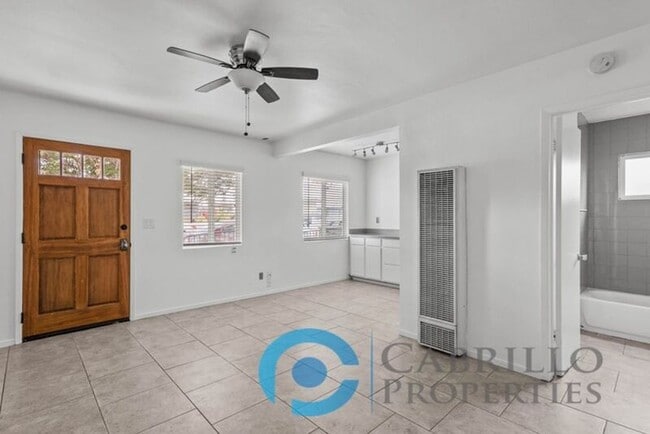 Building Photo - 2110 Bacon St Unit #3