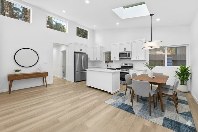 Building Photo - 739 N Formosa Ave