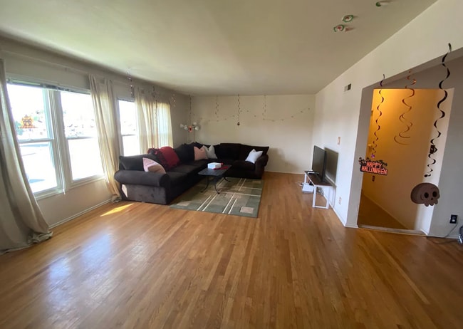 Photo - 5071 55th St