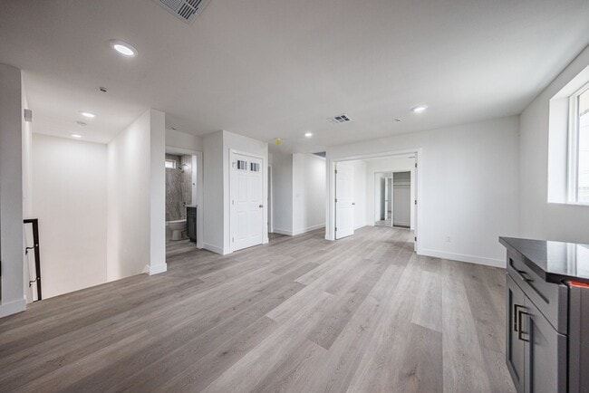 Photo - 1617 W 55th St Unit #1617