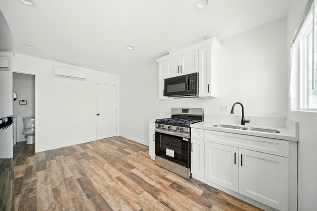 523 1/2 JADU Studio - 523 1/2 JADU Studio Condo Unit 1