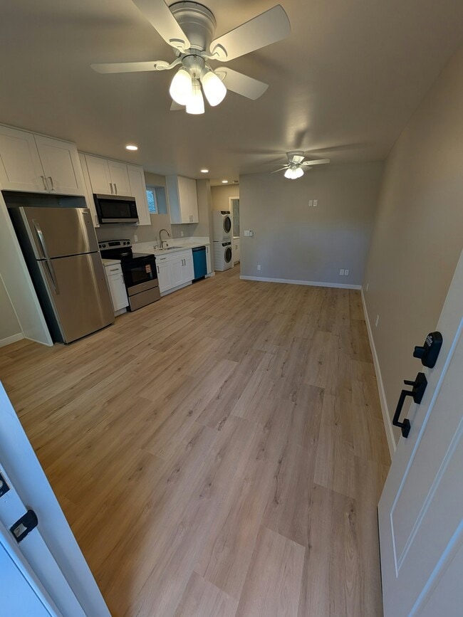 Building Photo - 7221 Jacmar Ave