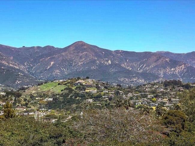 Building Photo - 220 Santa Barbara St