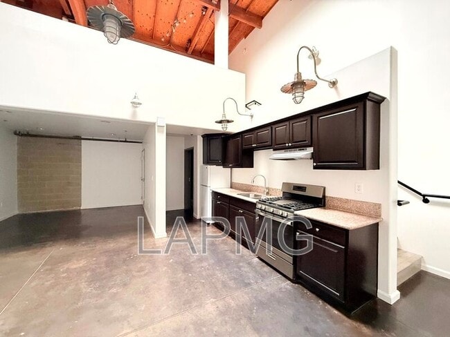 Photo - 1734 N Main St