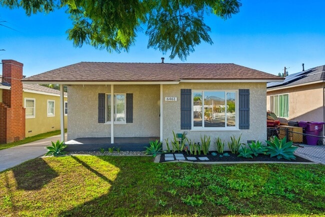 Building Photo - Refreshed Single Family Home with Lots of ...