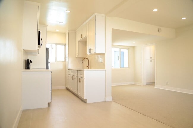 Building Photo - 229 Bicknell Ave Unit 205
